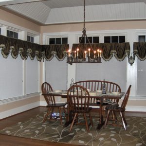 Kingston valance