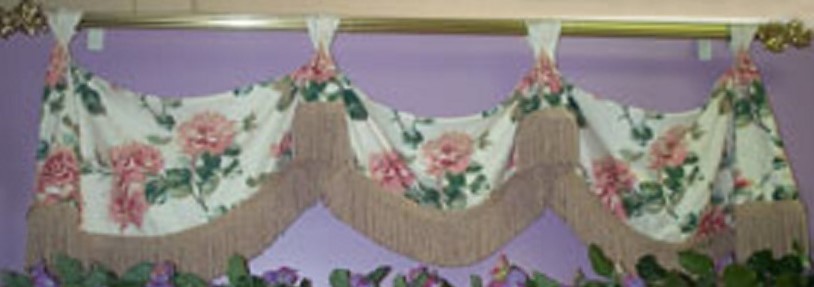 Tapered Squire Valance mounted on decorative rod.