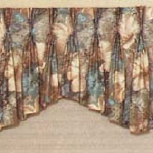multiple arch tapered pinch pleat valance.